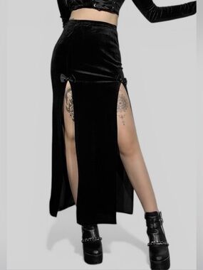 Dolls Kill Widow ‘Time Stands Still’ Crushed Velvet Maxi Skirt in Black size 1X